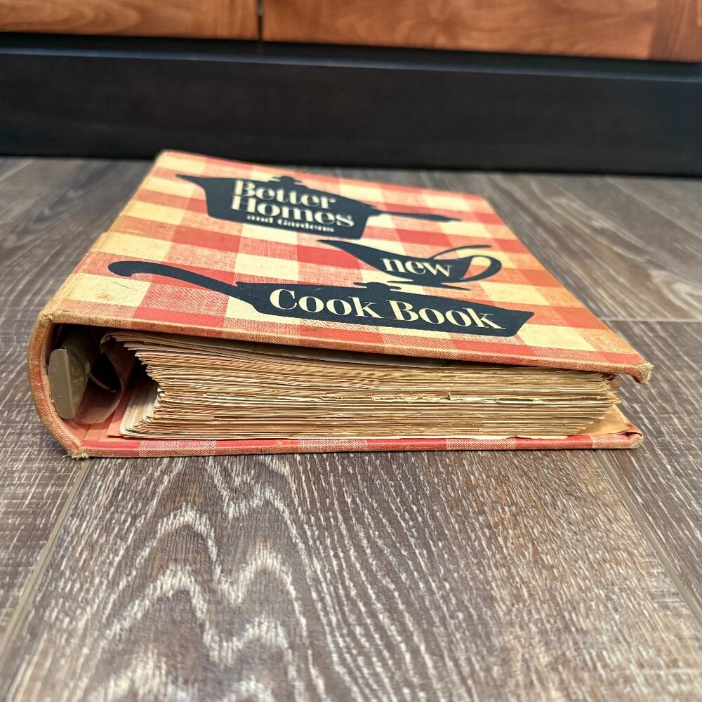 Better Homes and Gardens New Cook Book - 1953 - Picture 3 of 12